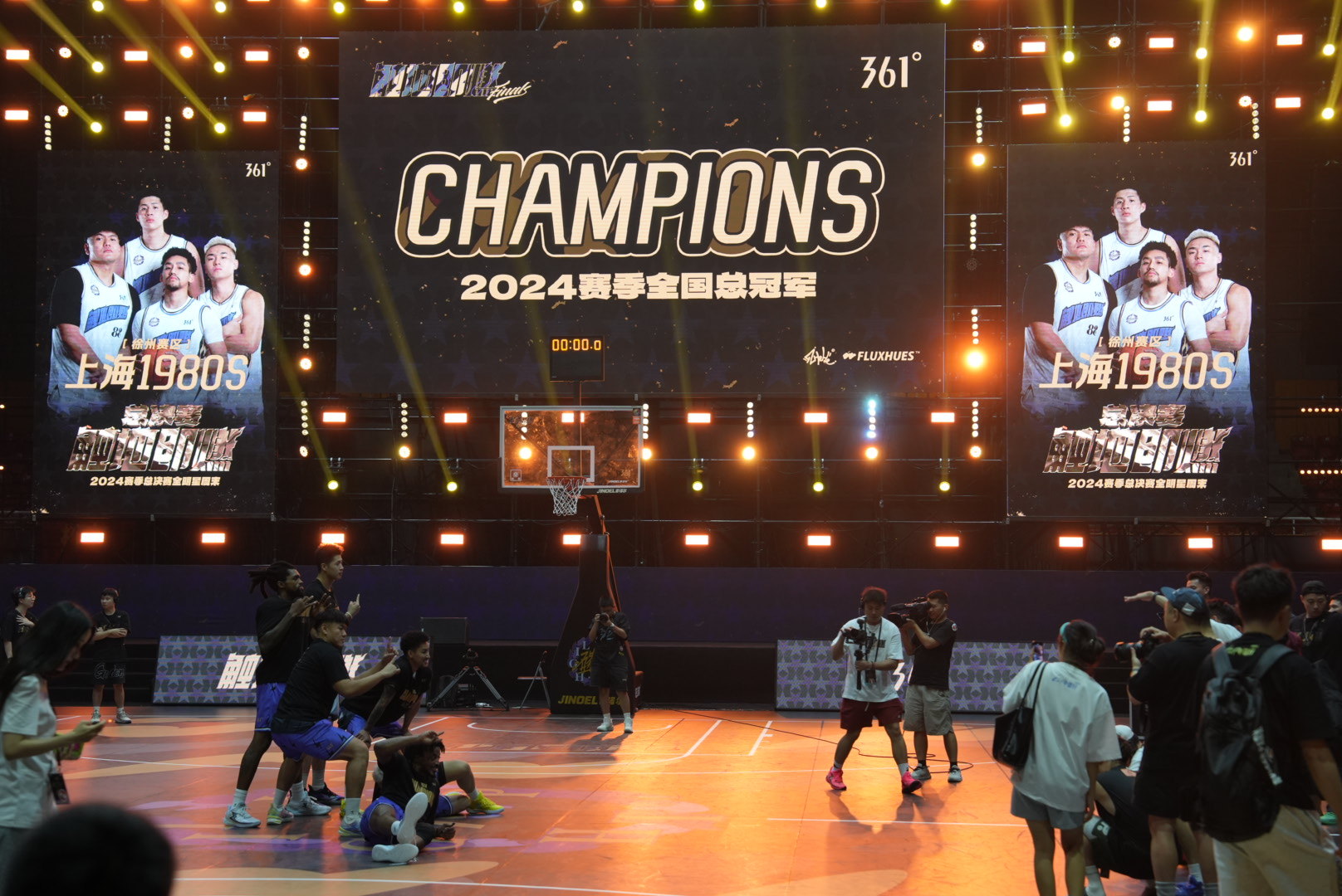 九游娱乐首页-体育盛宴重燃风采，球场对决引爆热潮