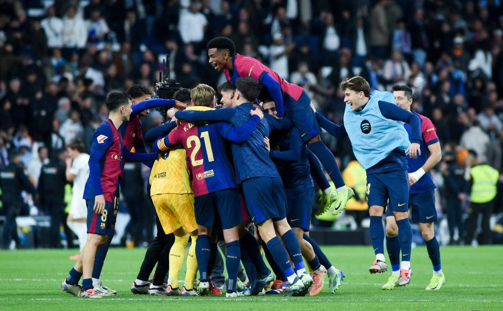 巴萨夺冠热望尚未失灰,皇马欧冠异军突起 巴萨夺冠热望尚未失灰,皇马欧冠异军突起