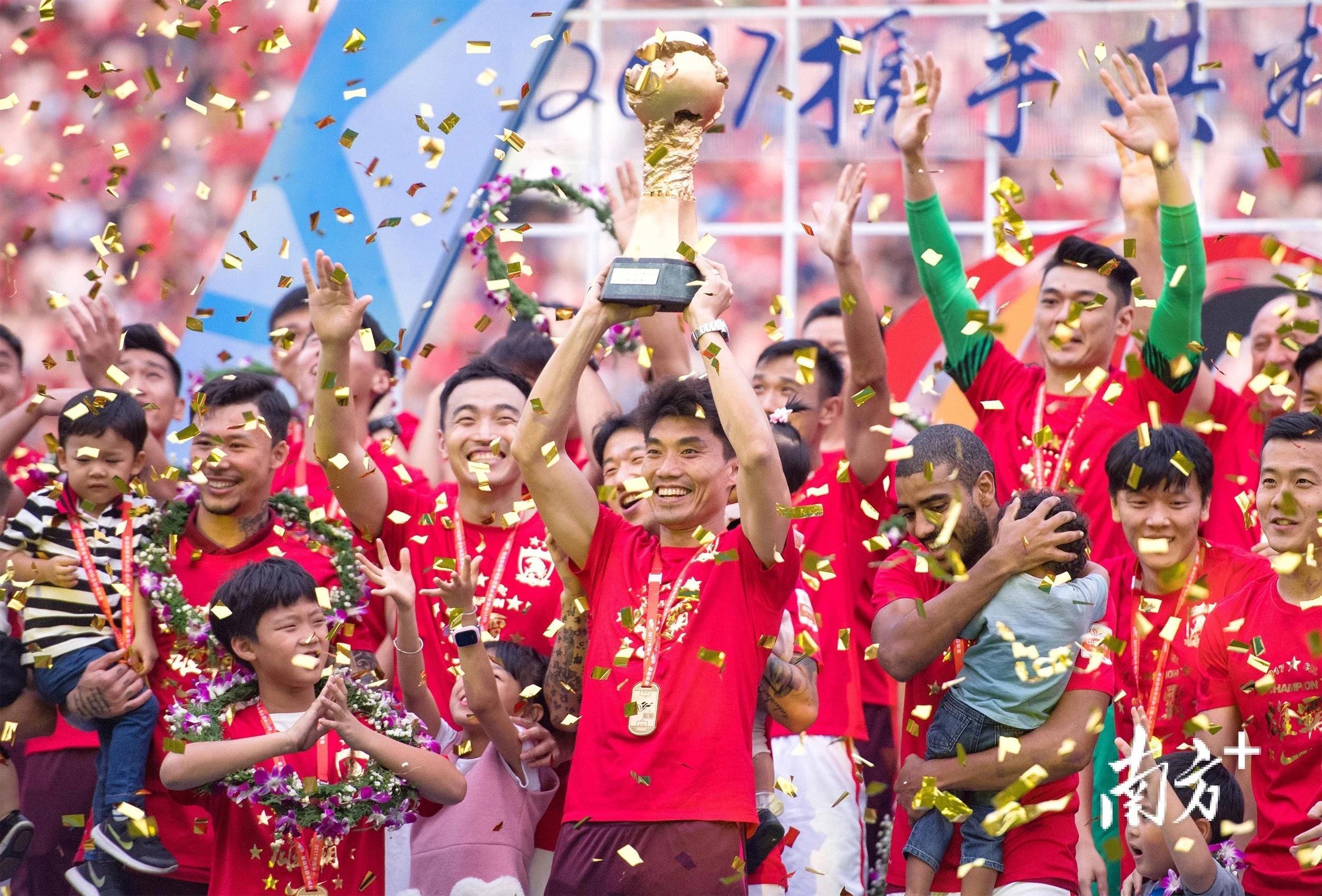 九游APP-中超传奇球员发挥出色，助球队跻身前列