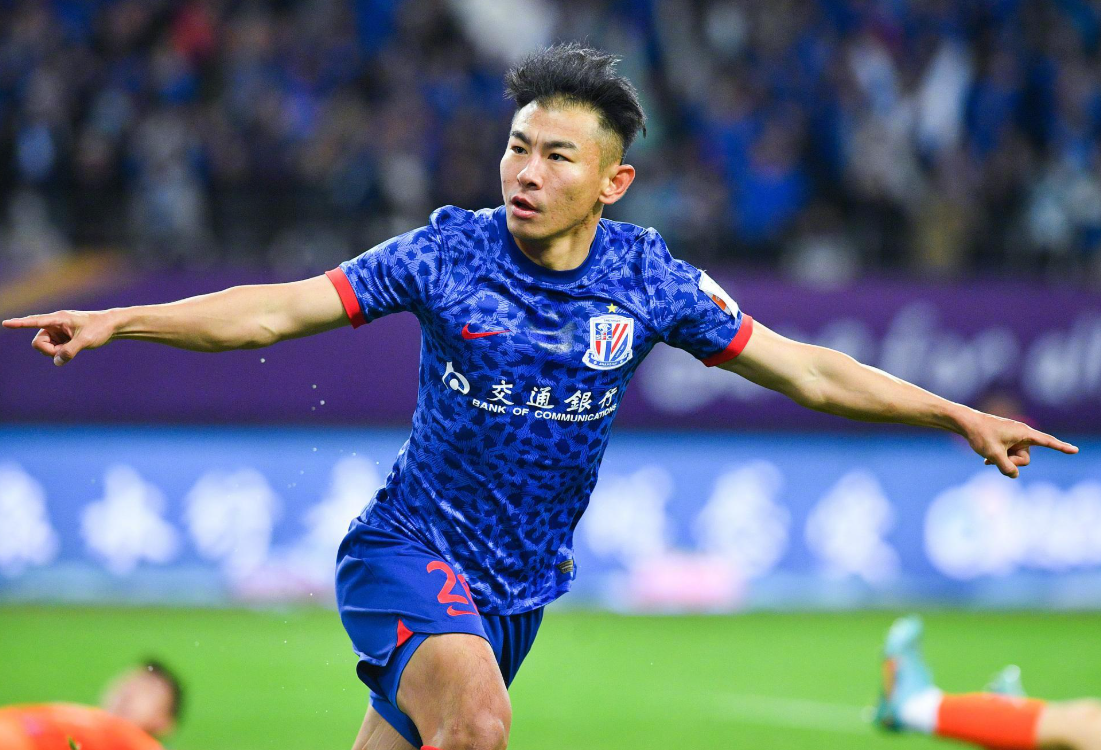 中超传奇球员发挥出色,助球队跻身前列 中超传奇球员发挥出色,助球队跻身前列