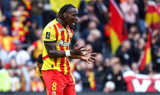 包含朗斯主场被尼斯逼平，保持主场不败纪录的词条