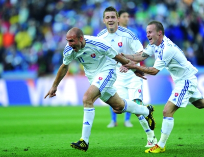 斯洛伐克队闯入欧洲杯正赛,成为黑马之殿 斯洛伐克队闯入欧洲杯正赛,成为黑马之殿