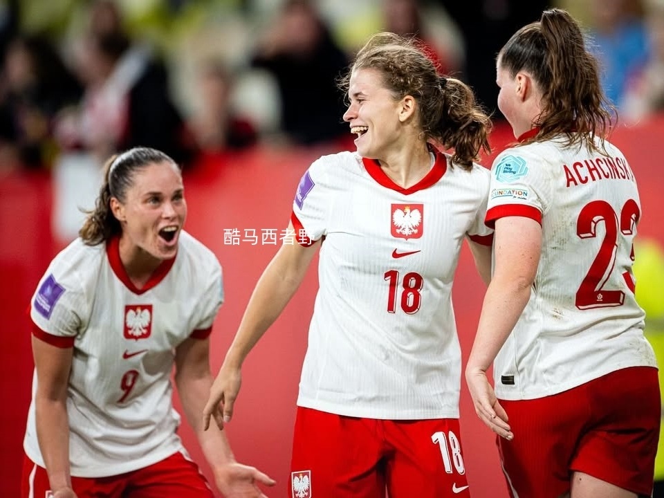 九游体育APP下载-波兰女足队员集体训练，备战国际邀请赛！