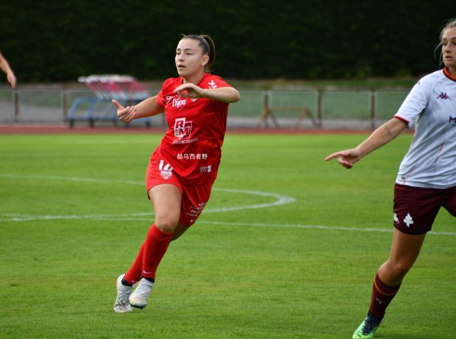 波兰女足队员集体训练,备战国际邀请赛! 波兰女足队员集体训练,备战国际邀请赛!