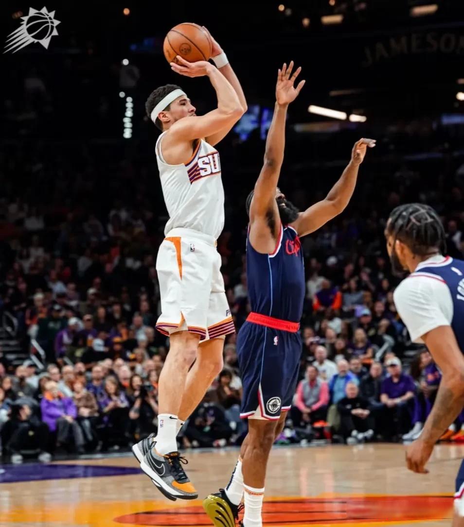 关于快船队员紧凑防守，成功压制对手进攻的信息