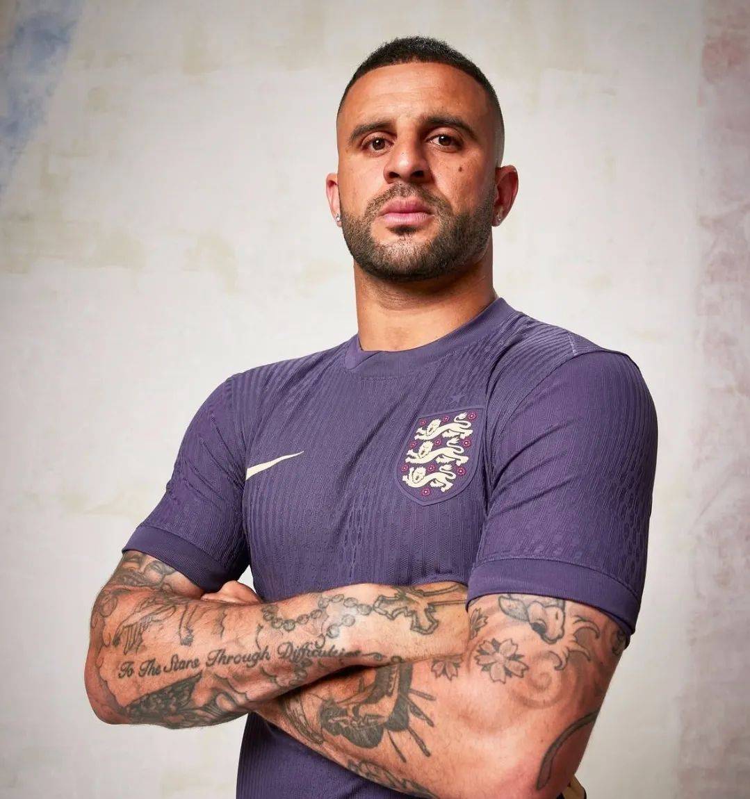 包含切尔西前锋入选国家队名单，球队士气大增的词条