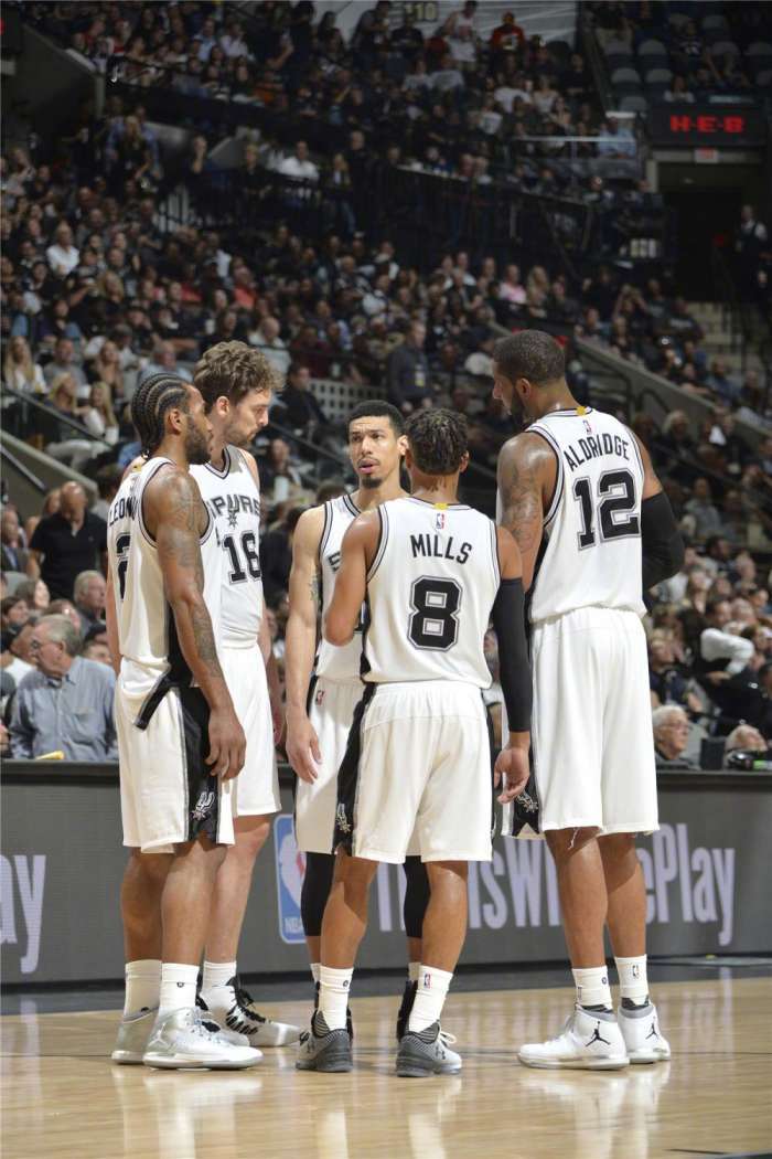 马刺队全员进攻火力逼得对手折服的简单介绍 马刺队全员进攻火力逼得对手折服的简单介绍