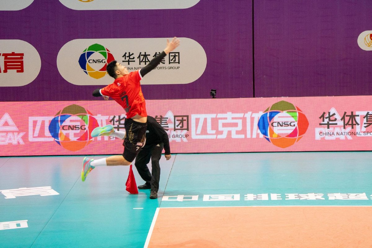 福建队击败对手，喜获成功