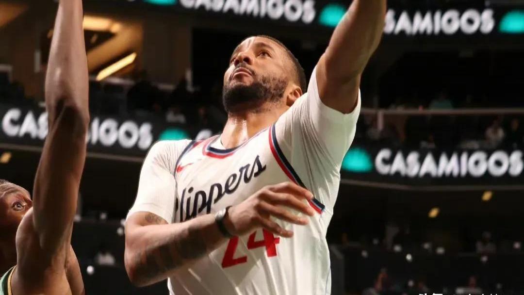 黄蜂队后卫状态神勇独揽胜利