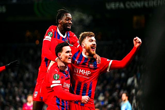 九游体育APP下载-欧预赛困境球队全力拼搏，体现团结力量的简单介绍