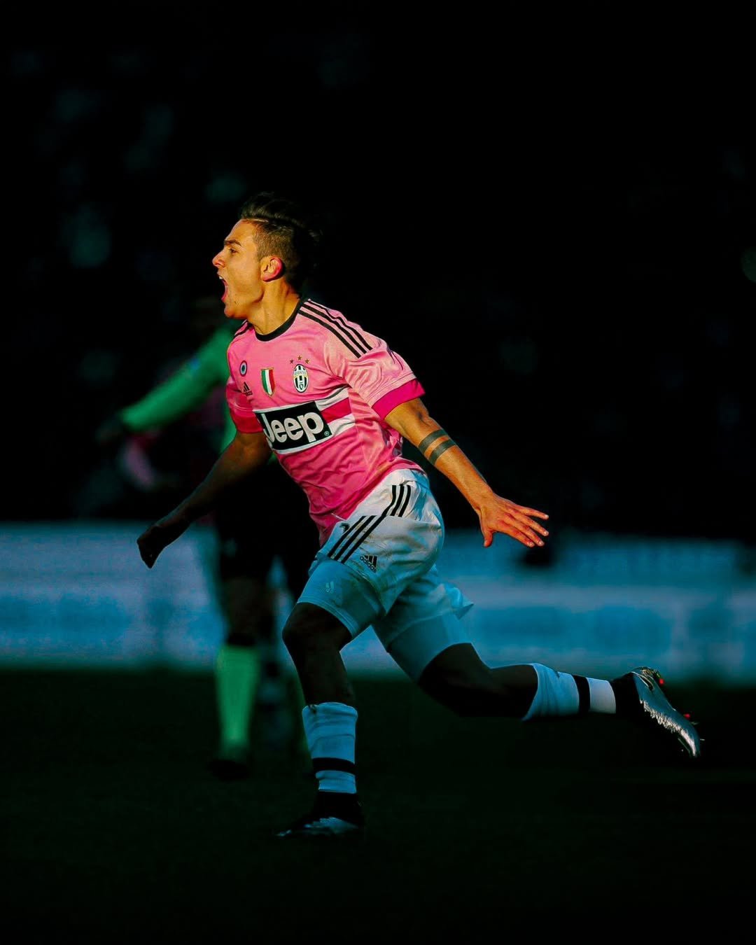 尤文图斯客场告捷，锁定小组头名的简单介绍