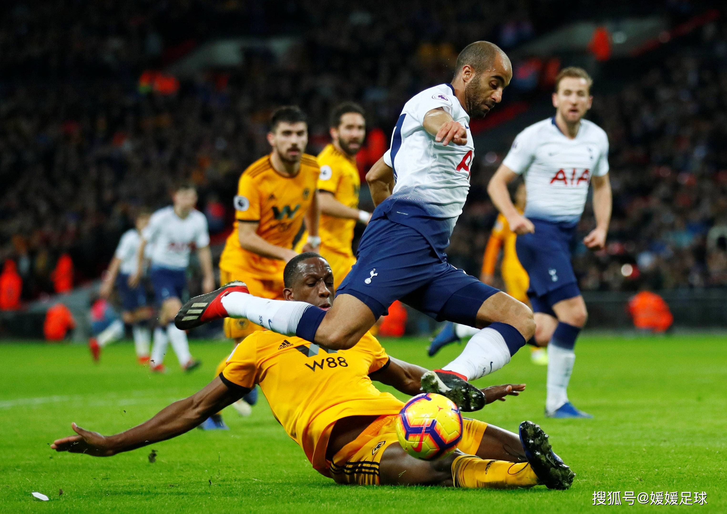 九游体育直播-国际足球比赛上一场精彩对决引人注目