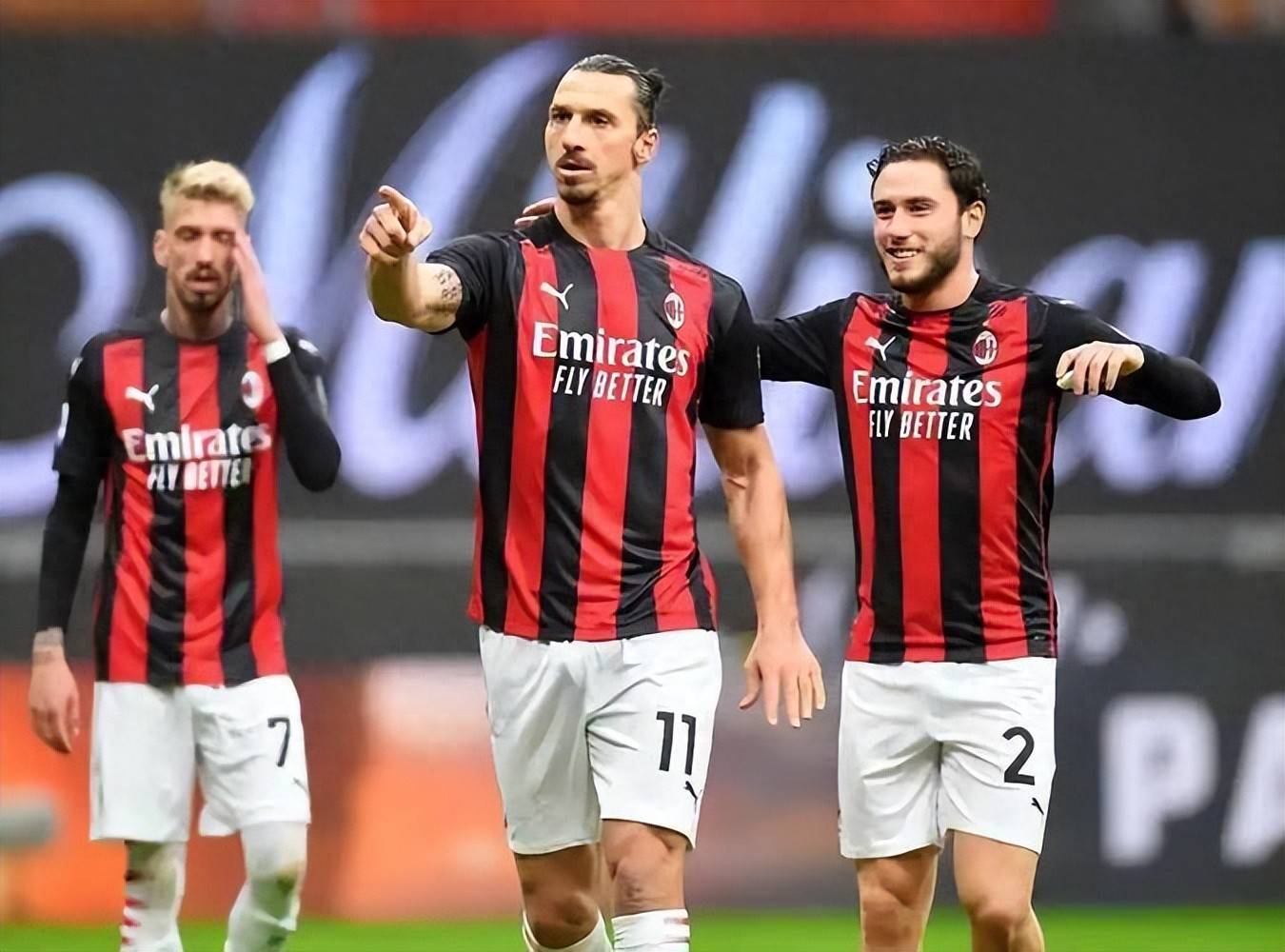 九游娱乐-包含AC米兰中场漂亮抽射得分，帮助球队领先的词条