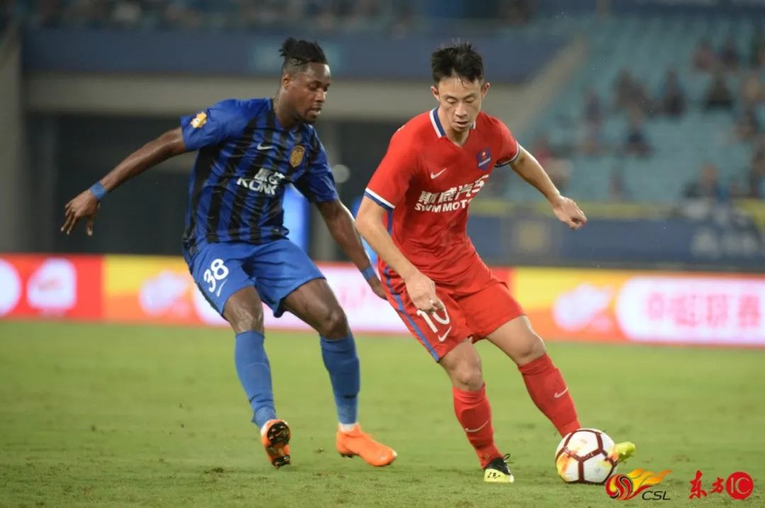 江苏苏宁对阵重庆斯威,展开激烈角逐 江苏苏宁对阵重庆斯威,展开激烈角逐