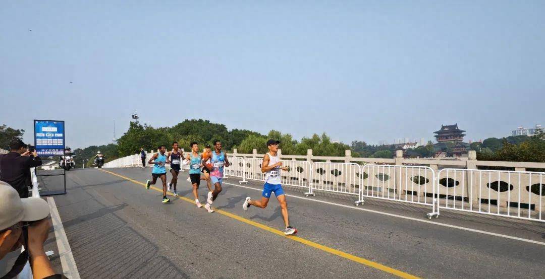 哥伦比亚篮球联赛冠军诞生,球员斗志昂扬展现实力的简单介绍 哥伦比亚篮球联赛冠军诞生,球员斗志昂扬展现实力的简单介绍