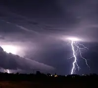 9you娱乐-雷加利斯豪取三分，全力争夺