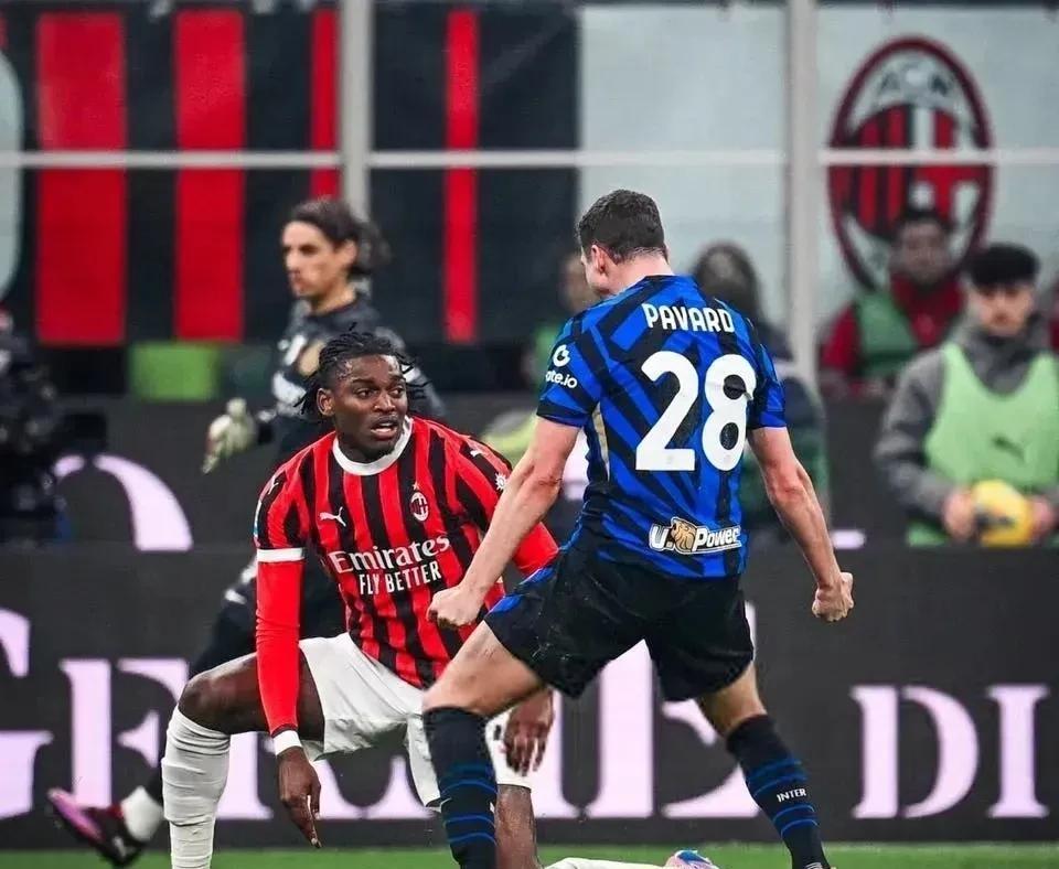 9you娱乐-国际米兰球队备战中，全力以赴战胜对手