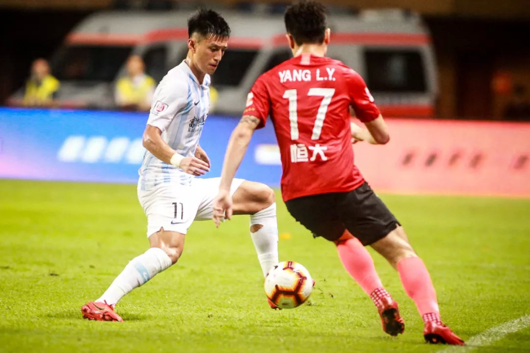 富力翻盘后卫不守，球队混战疲惫不堪助推失败收场