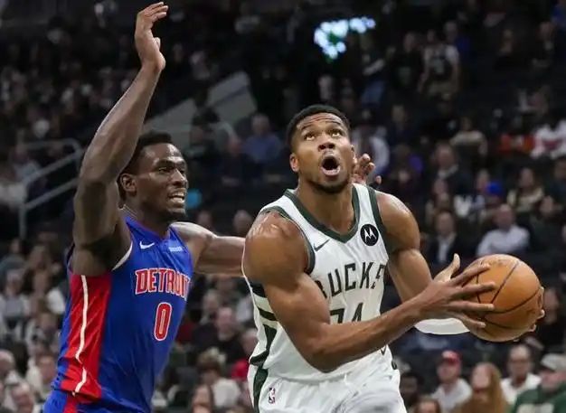 雄鹿队凭借阿德托昆博的精彩表现,轻松晋级 雄鹿队凭借阿德托昆博的精彩表现,轻松晋级