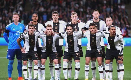 九游体育-世界杯预选赛竞争激烈，各国球队实力均衡