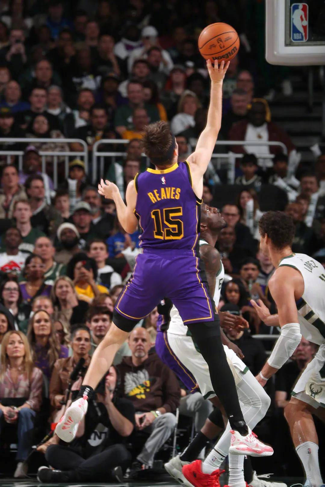 湖人主场不敌雄鹿遭遇两连败