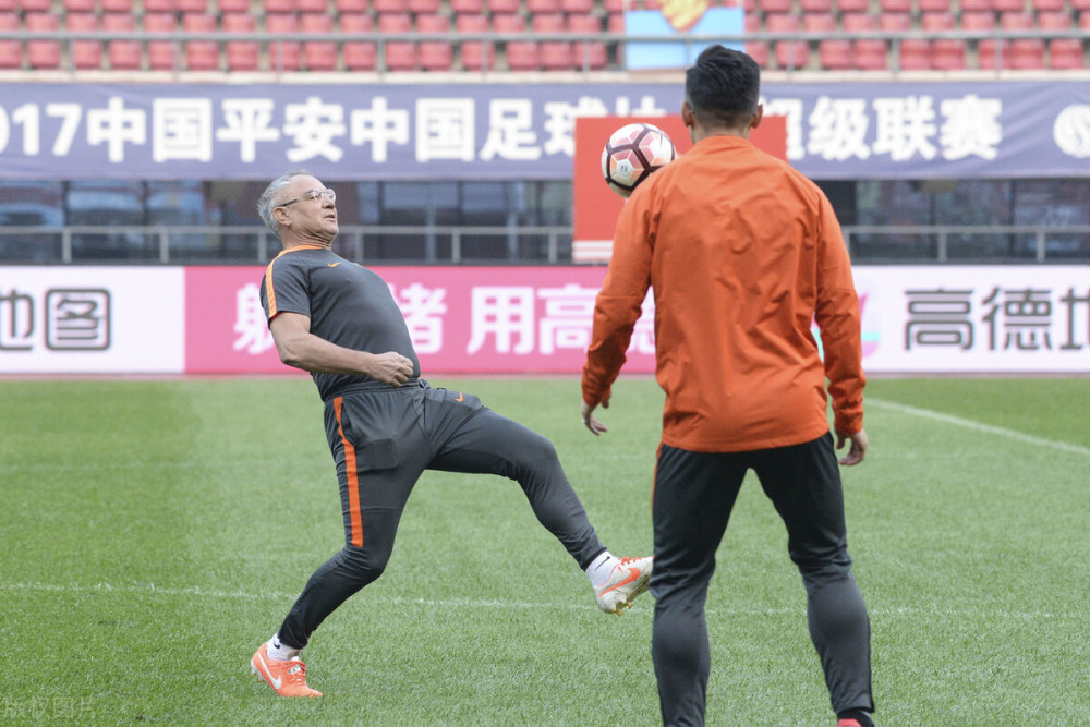 九游VIP-战术调整：教练下半场战术调整有效果