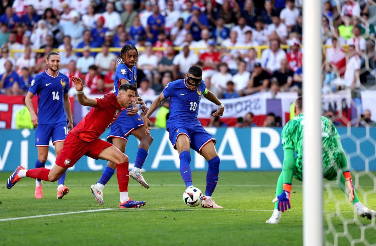 包含欧冠比赛激烈展开,球员展现技术的词条 包含欧冠比赛激烈展开,球员展现技术的词条