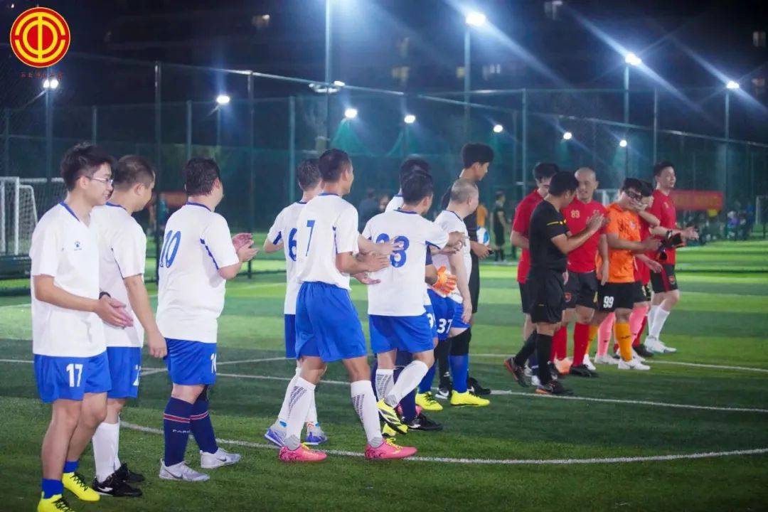 热血激战!足球比赛引人入胜 热血激战!足球比赛引人入胜