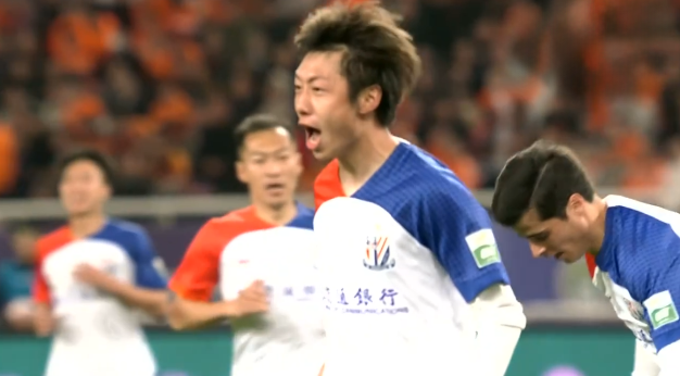 中超球员张扬球技，获得国际足坛广泛赞誉