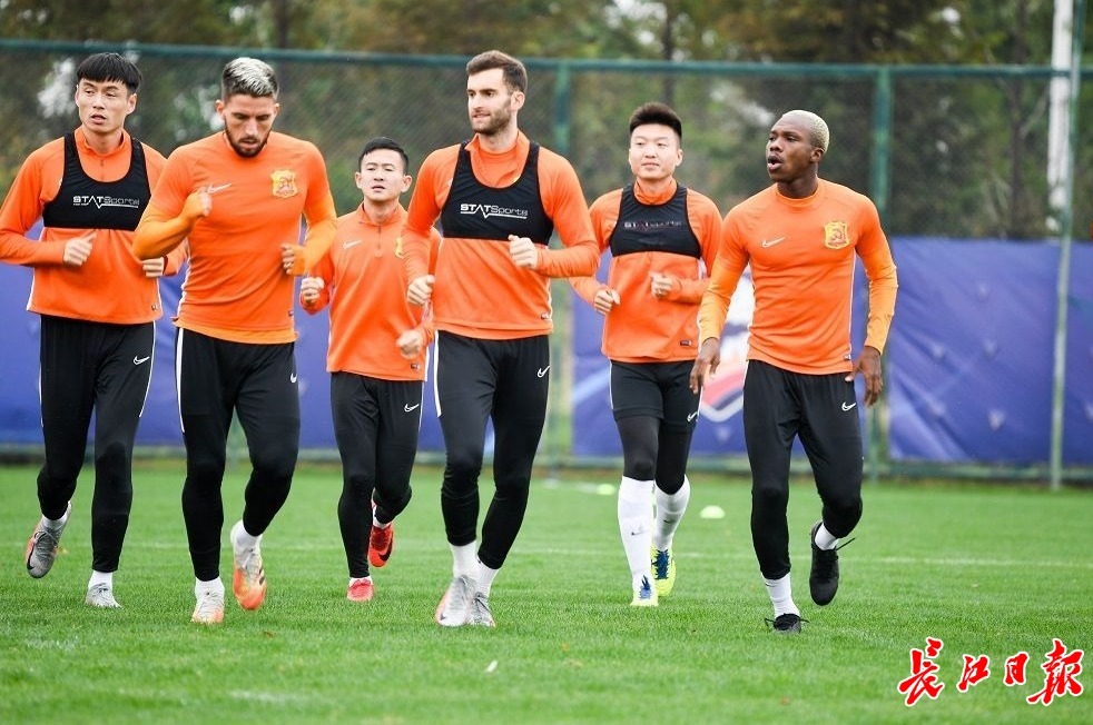 关于浙江绿城阵容调整，球员全力以赴的信息