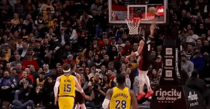 开拓者不敌湖人，遭遇三连败