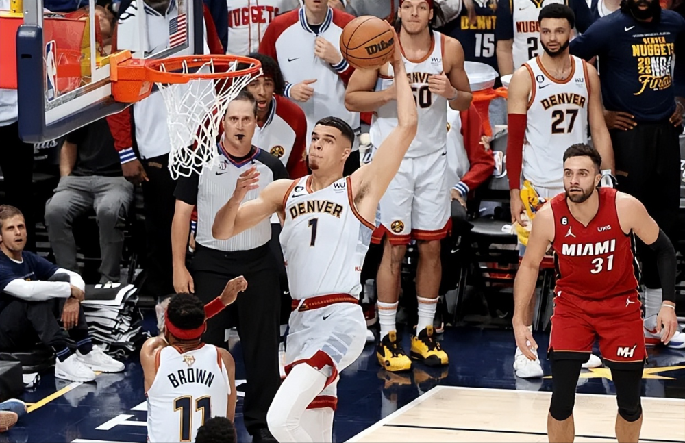 活塞队外线得分占优，战胜魔术队保持季后赛希望