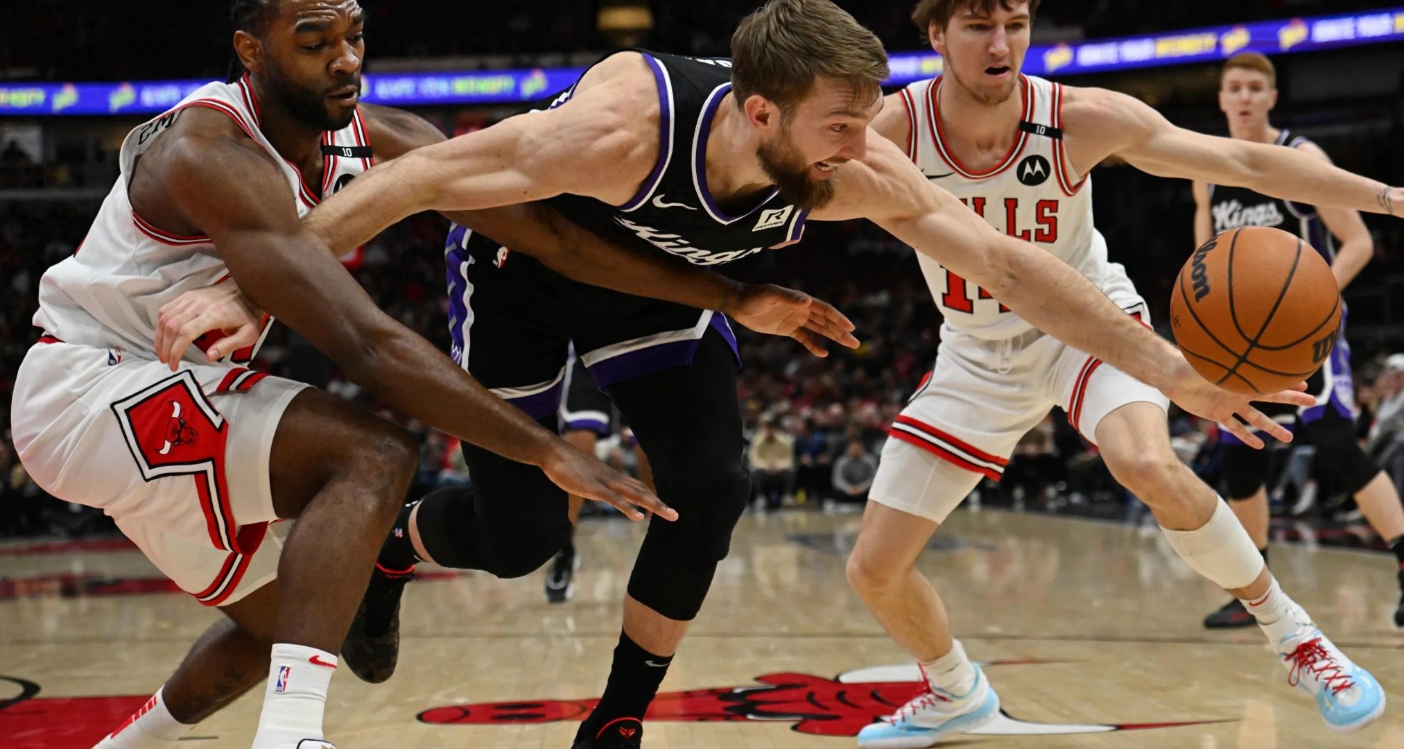 九游娱乐app下载-独行侠客场不敌步行者，唐斯再献29+12