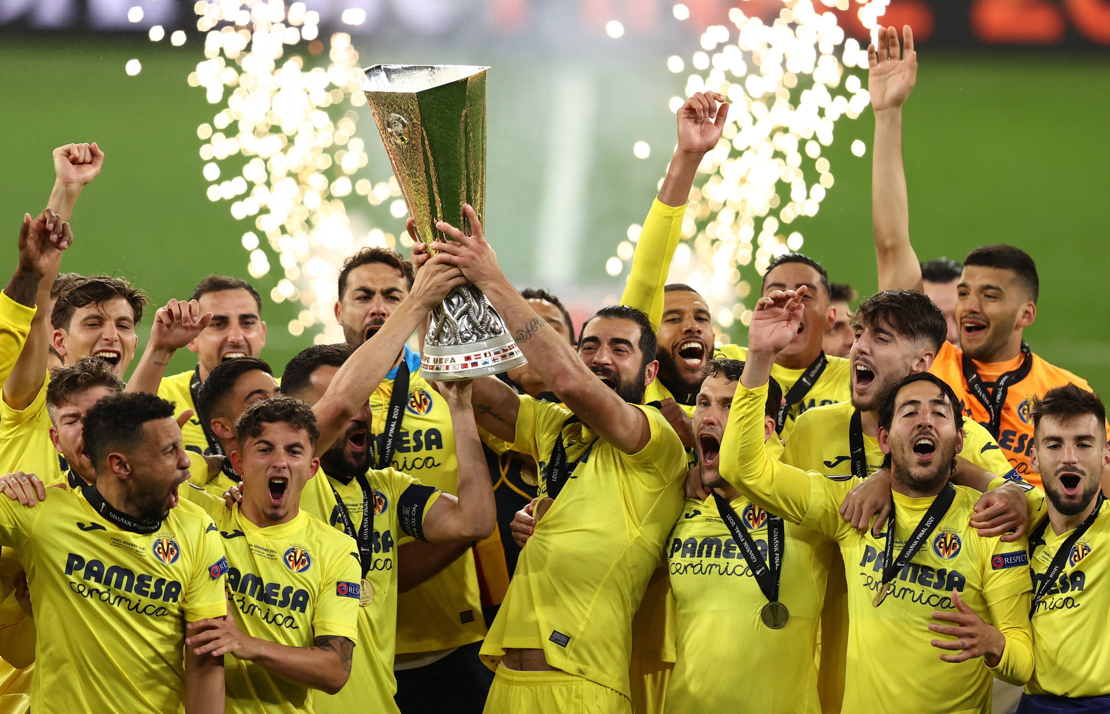 比利时球迷热情支持,球队备战下一场的简单介绍 比利时球迷热情支持,球队备战下一场的简单介绍