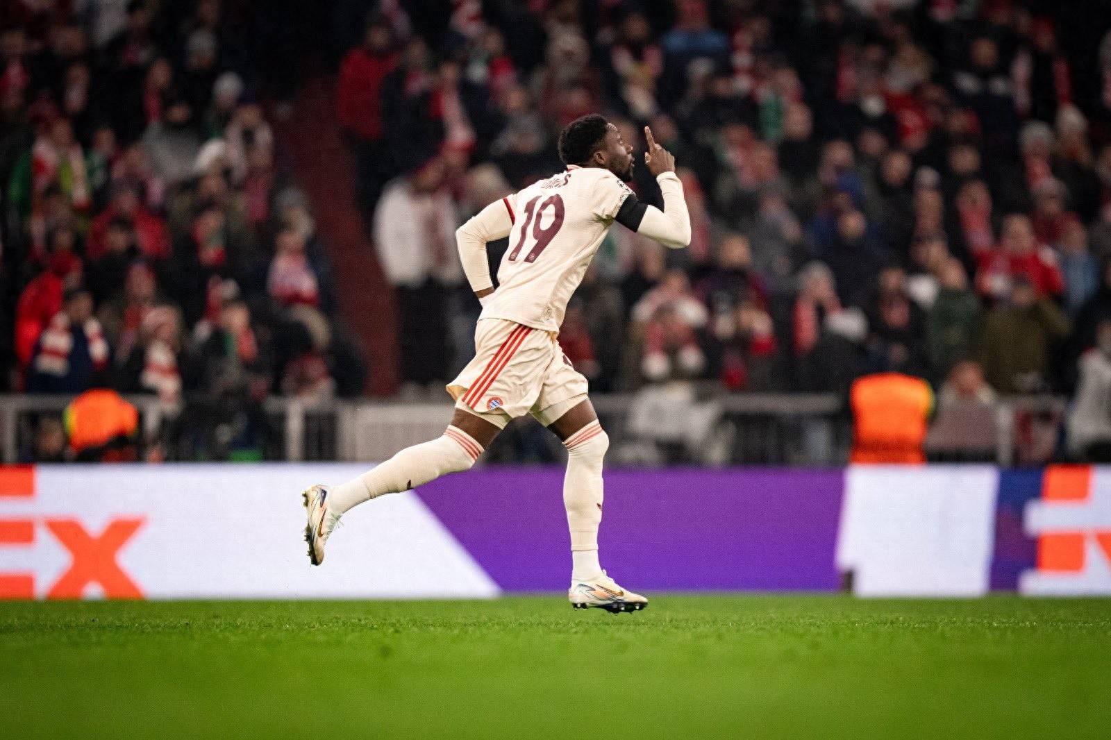 欧冠比赛中,拜仁慕尼黑击败皇家马德里——德国劲旅再次登顶 欧冠比赛中,拜仁慕尼黑击败皇家马德里——德国劲旅再次登顶