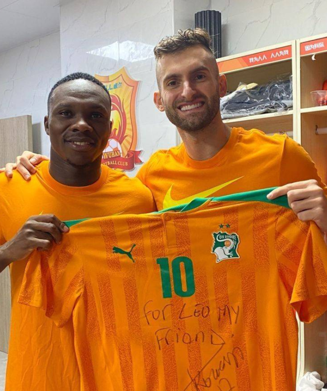 九游娱乐-法国队鏖战印尼队，黄鸭组合状态火热的简单介绍