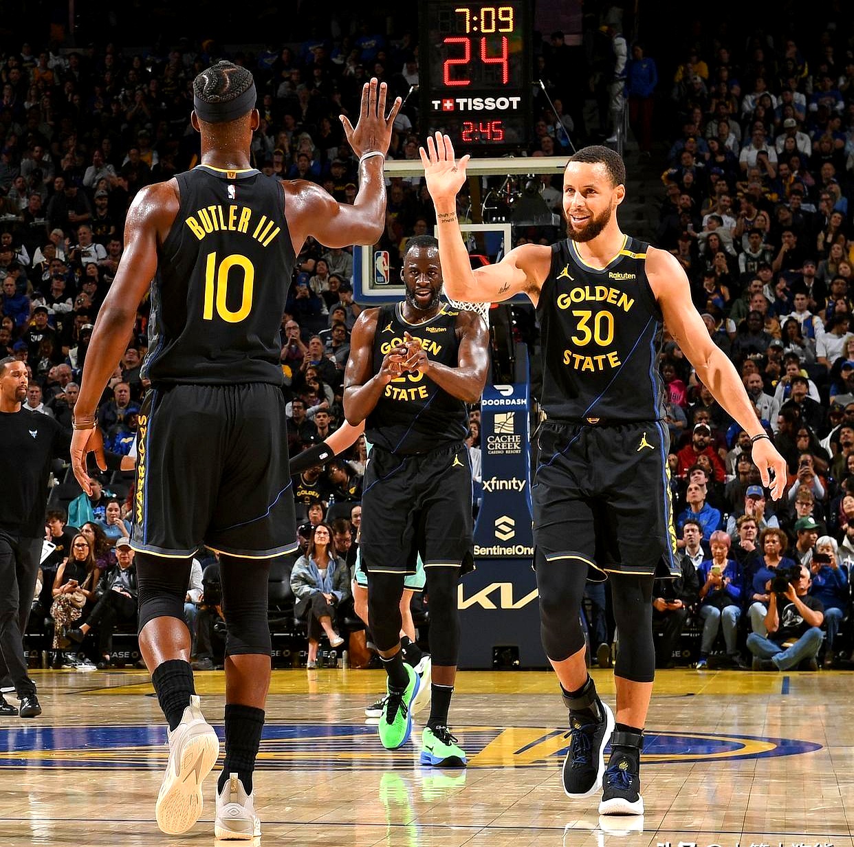 勇士力克北京队,麦科勒姆关键制胜 勇士力克北京队,麦科勒姆关键制胜